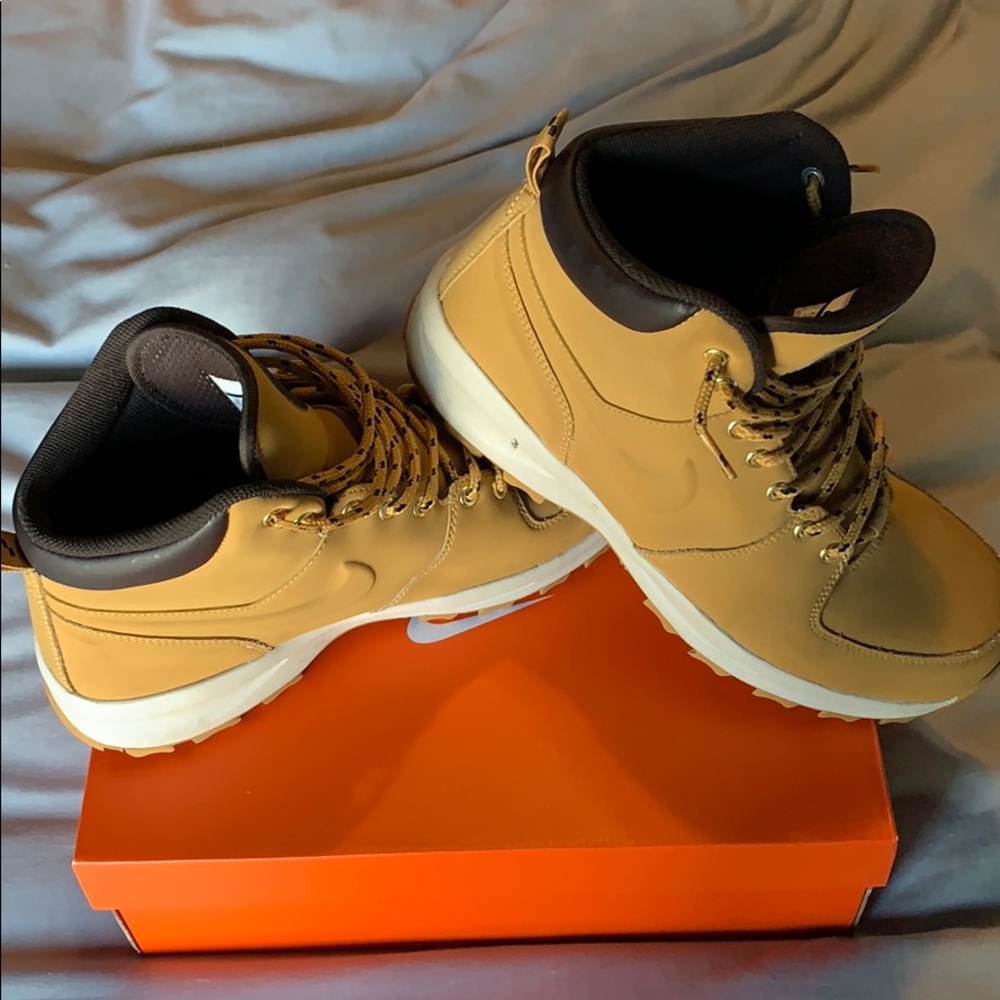 Nike Manoa Leather Boots